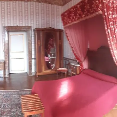 Chateau De Longeville Deux-Chaises