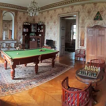 Chateau De Longeville 3*